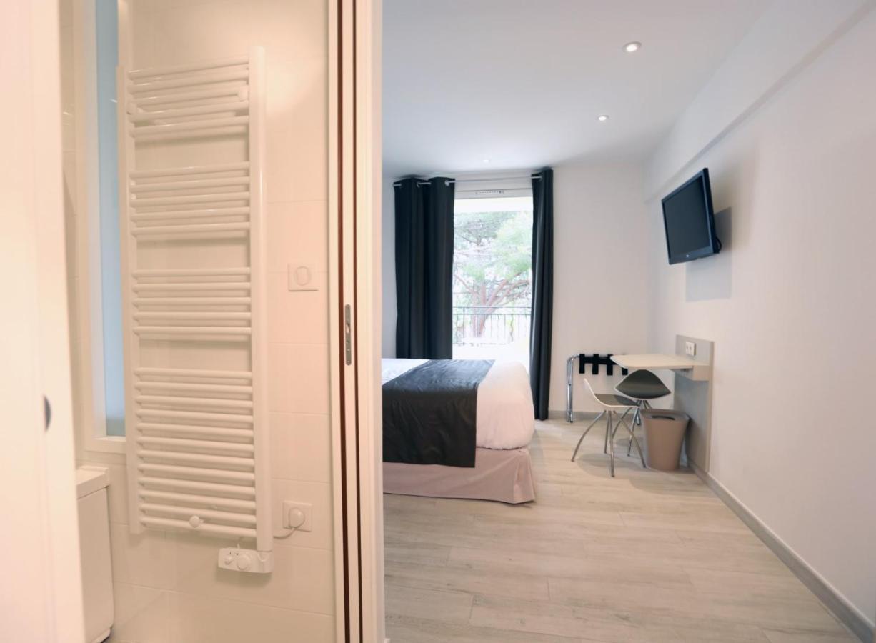 Hotel De La Plage - Hdlp Bormes-les-Mimosas Exteriör bild