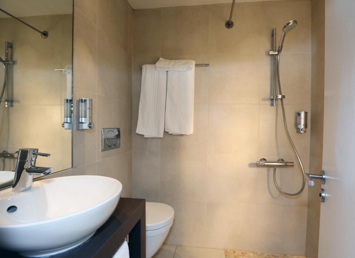 Hotel De La Plage - Hdlp Bormes-les-Mimosas Exteriör bild