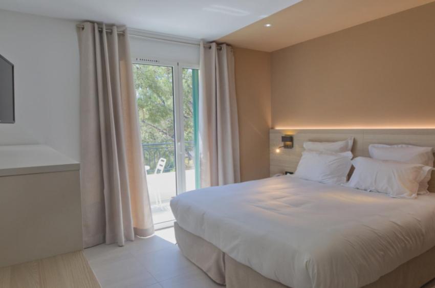 Hotel De La Plage - Hdlp Bormes-les-Mimosas Exteriör bild