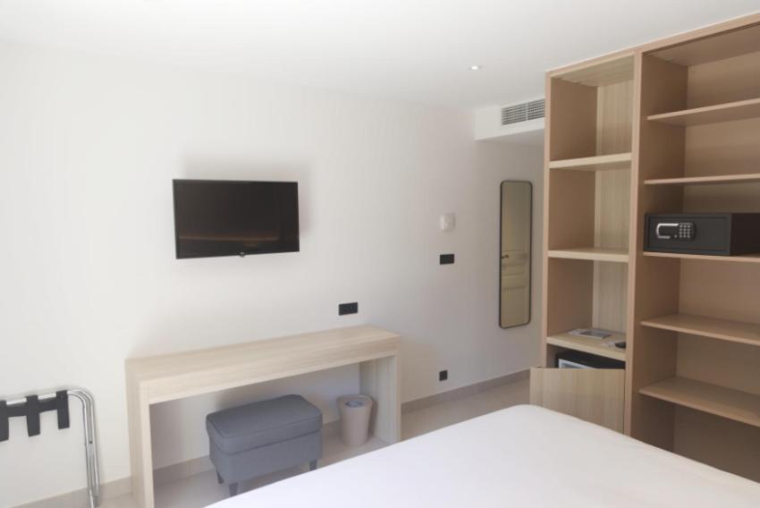 Hotel De La Plage - Hdlp Bormes-les-Mimosas Exteriör bild